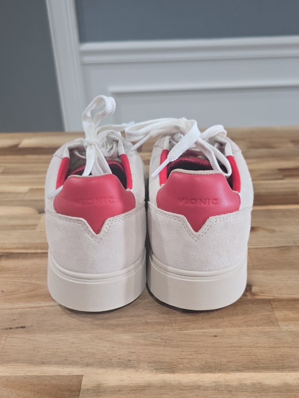 Vionic Women's 9.5 White Athletic Shoes - Picture 4 of 6